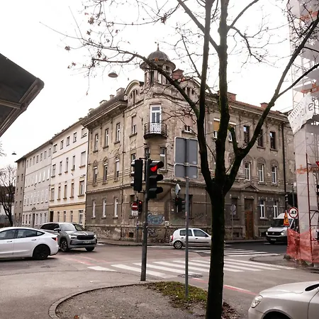 Great For Couples Or Small Families דירה