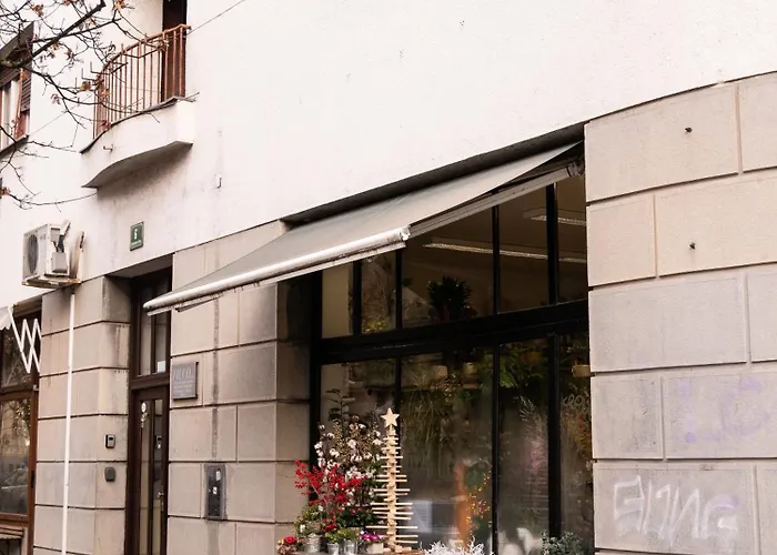 Great For Couples Or Small Families